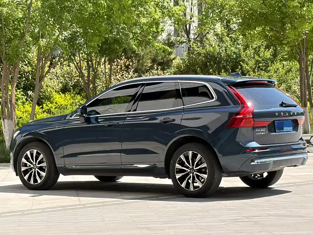 Volvo XC60 2022 — фото 6