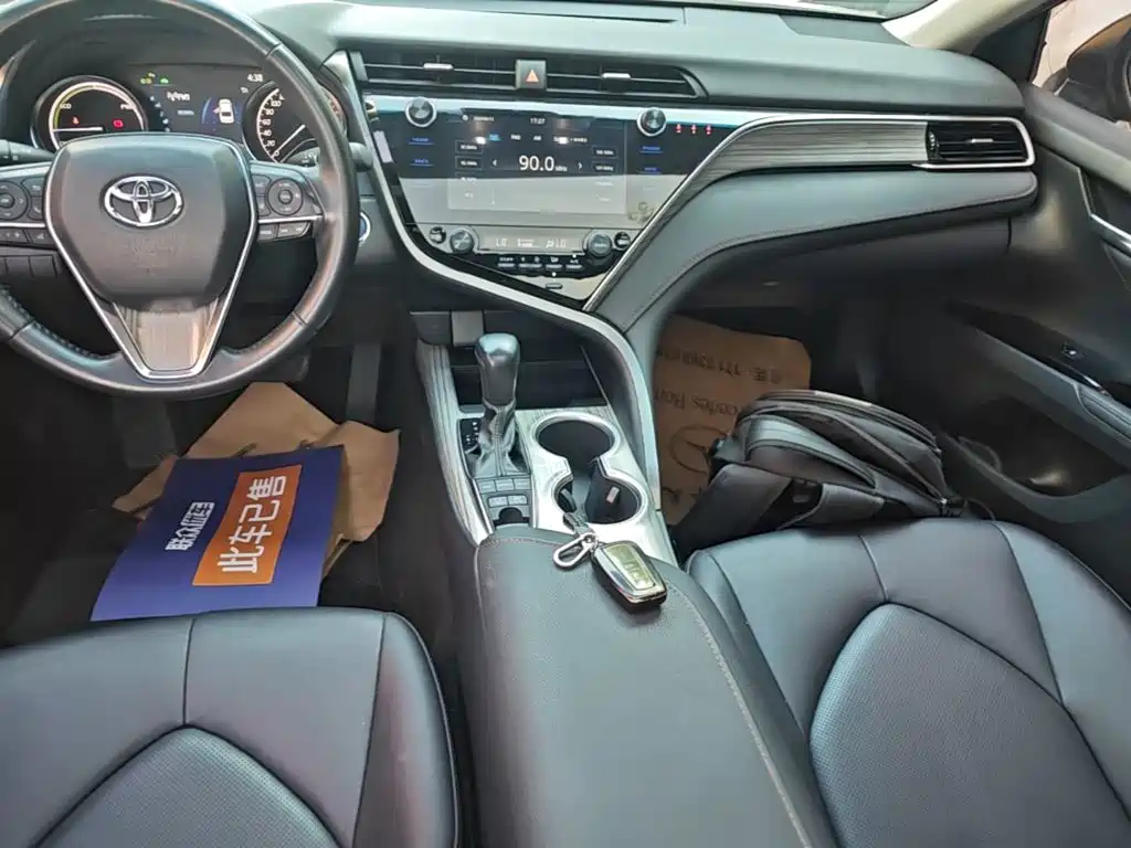 Toyota Camry 2020 — фото 14