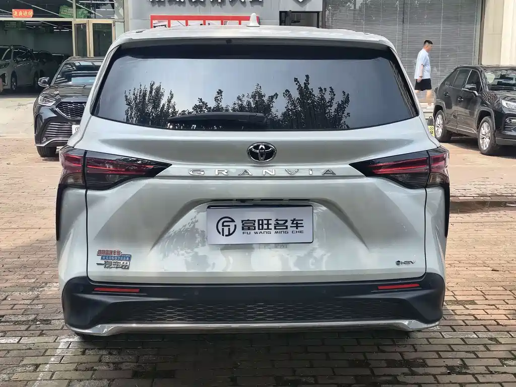Toyota Granvia 2024