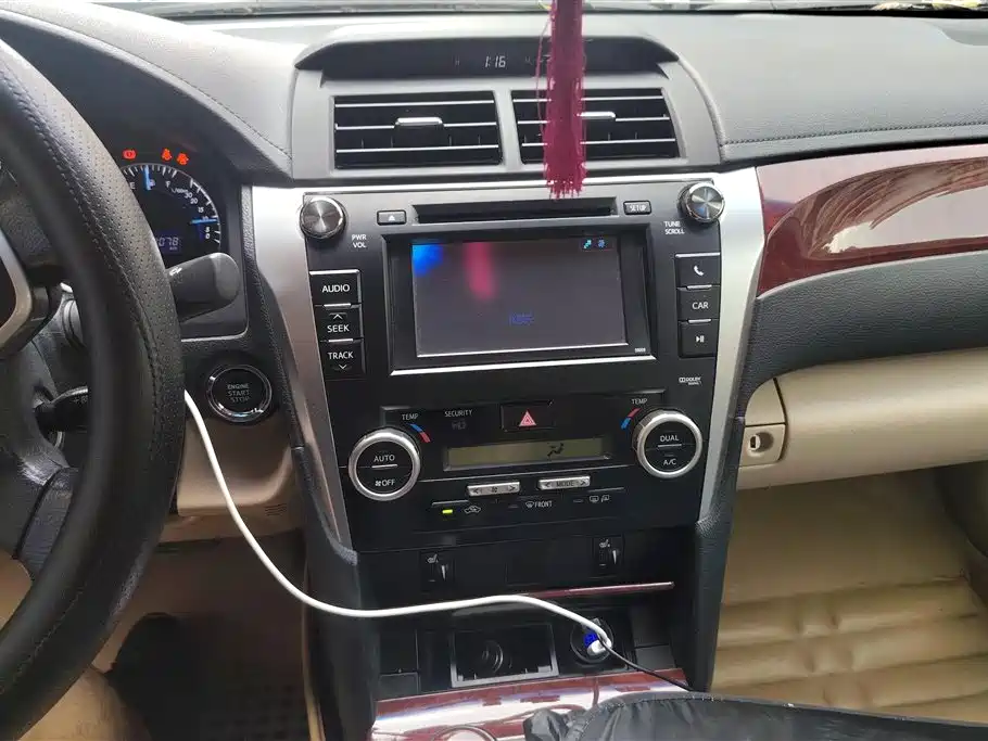 Toyota Camry 2015 — фото 13
