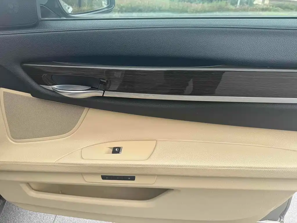 BMW 7 Series 2013 — фото 15
