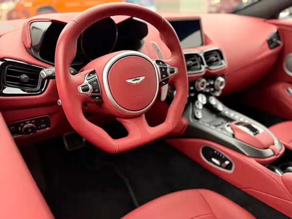 Aston Martin V8 Vantage 2022