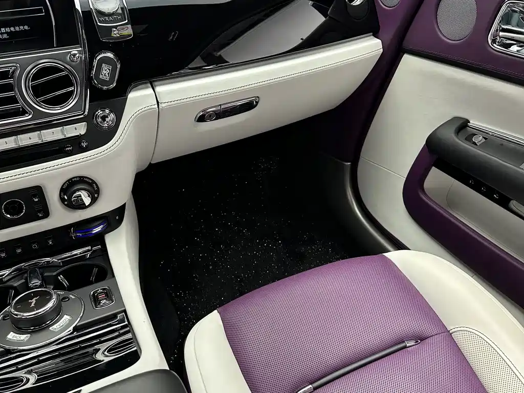 Rolls-Royce Phantom 2020 — фото 15