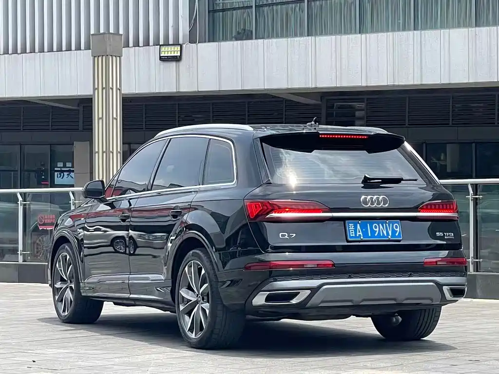 Audi Q7 2023 — фото 7