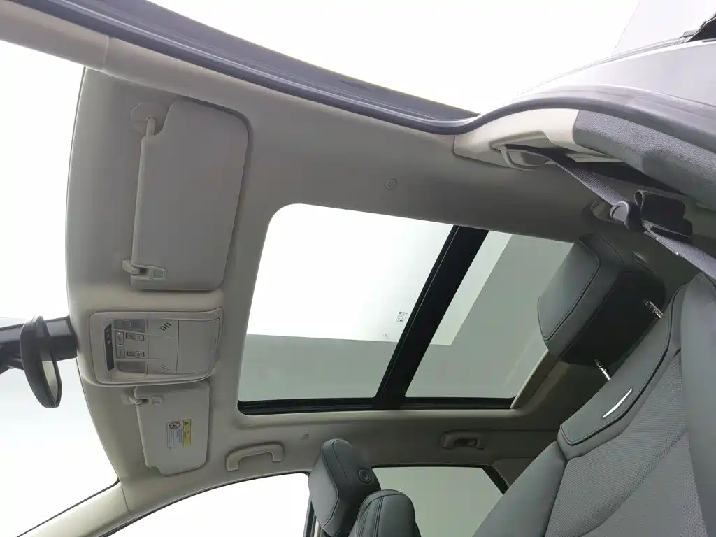 Cadillac XT5 2017 — фото 14