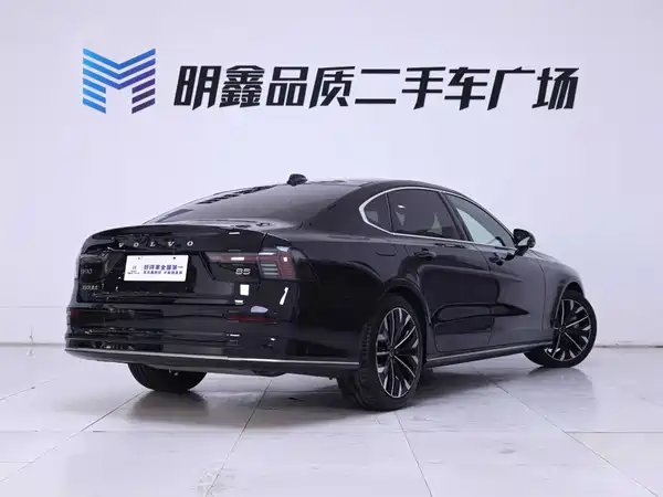 Volvo S90 2025