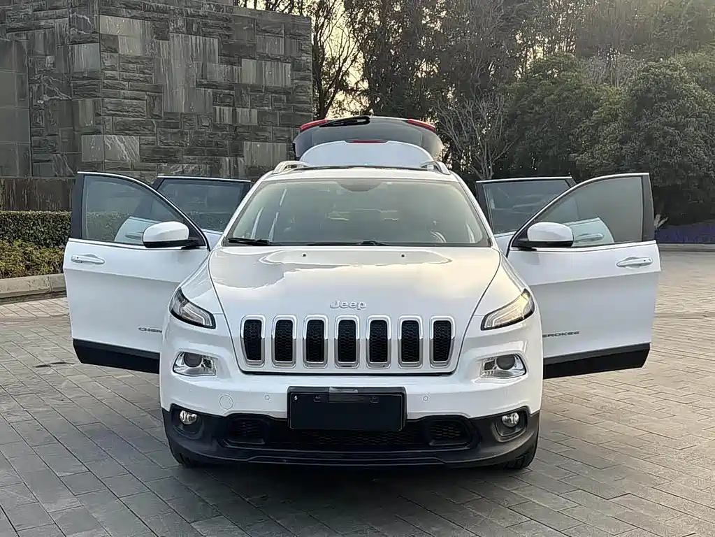 Jeep Cherokee 2015 — фото 9