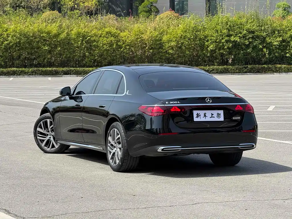 Mercedes-Benz E-Class 2023 — фото 9