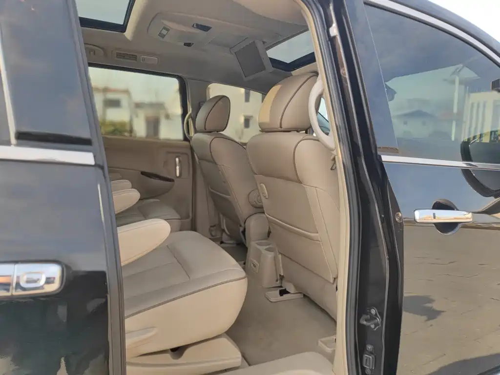Nissan Quest 2015 — фото 14