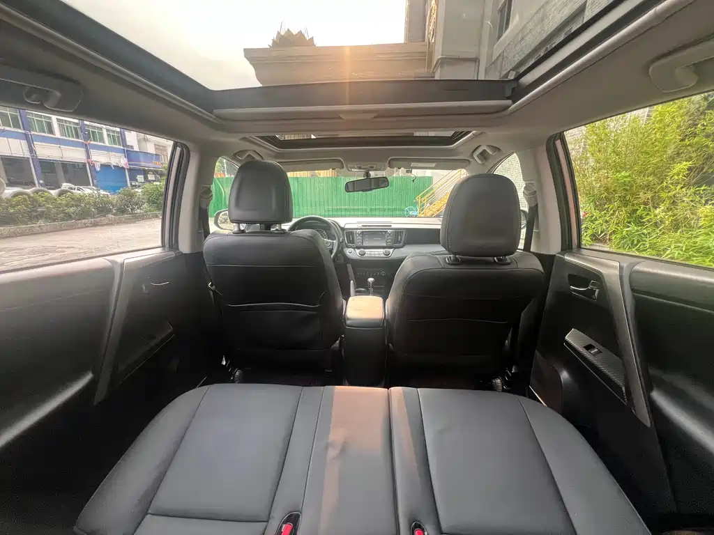 Toyota RAV4 2015 — фото 23