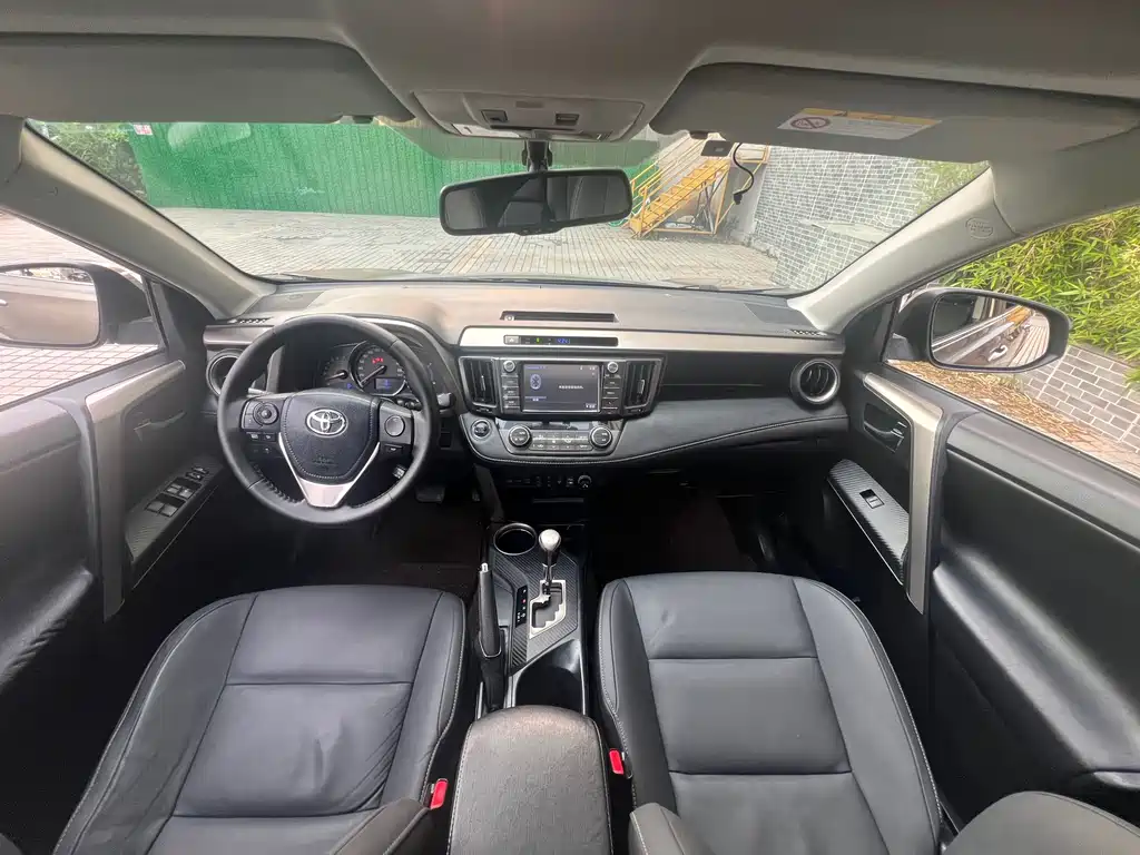 Toyota RAV4 2015 — фото 15