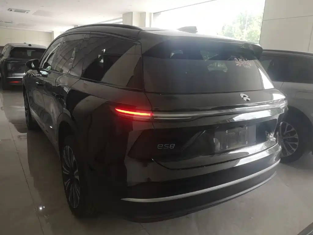 NIO ES8 2024