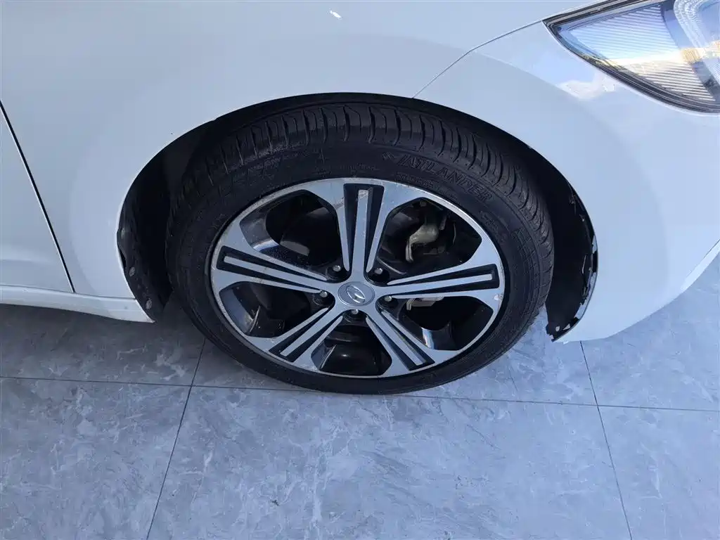 Hyundai Elantra 2019 — фото 26