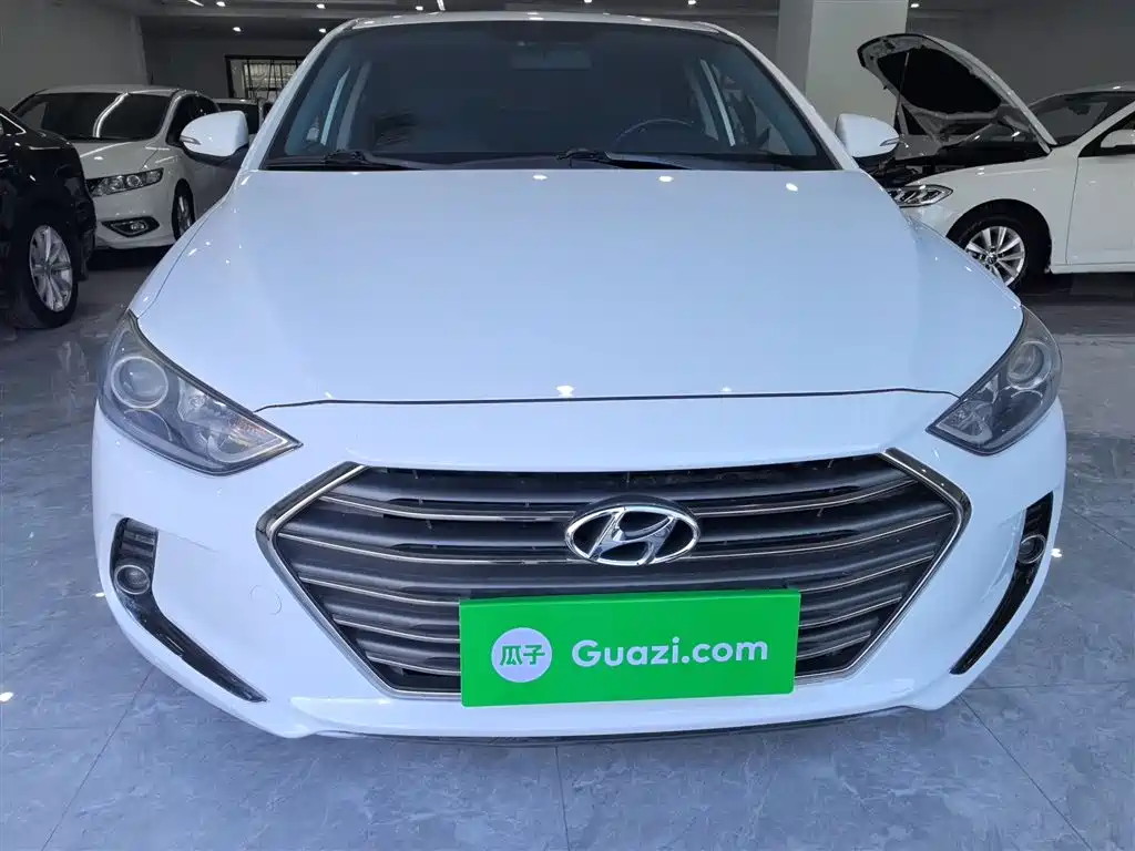 Hyundai Elantra 2019 — фото 19