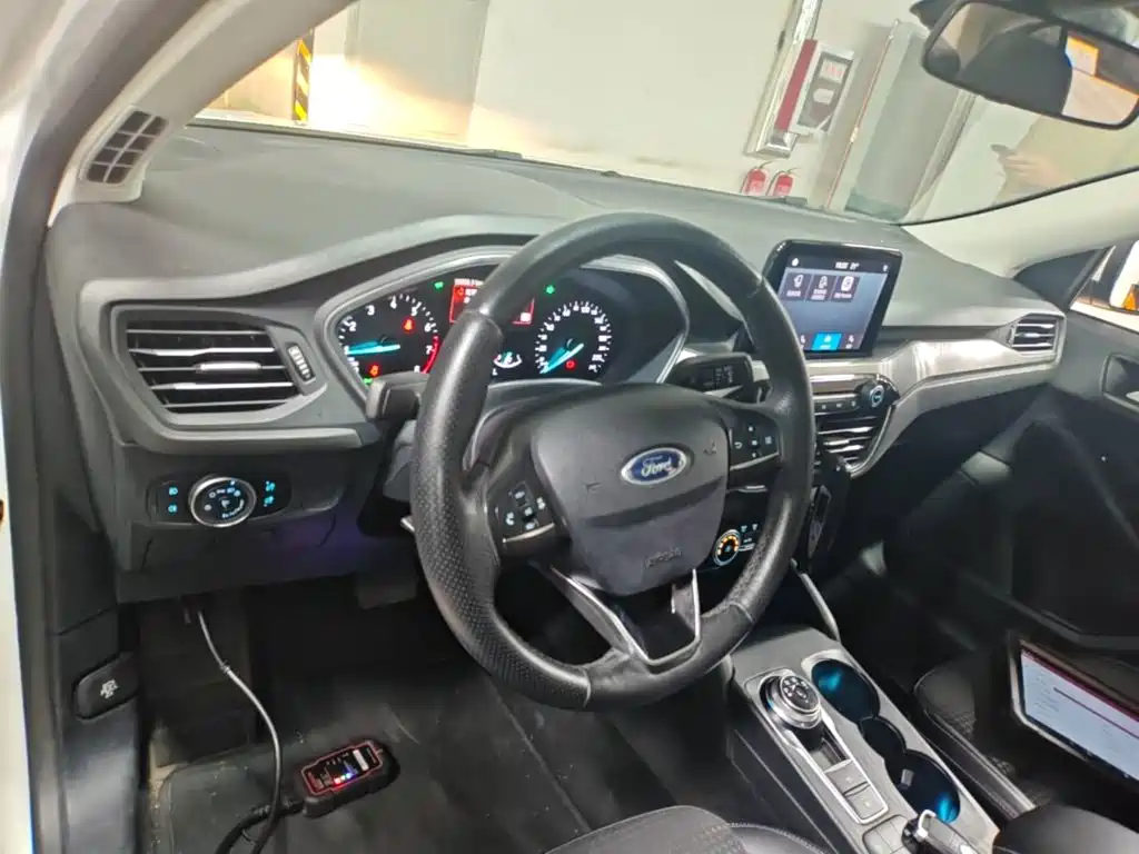 Ford Focus 2020 — фото 10