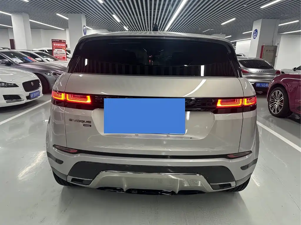 Land Rover Evoque 2023 — фото 18