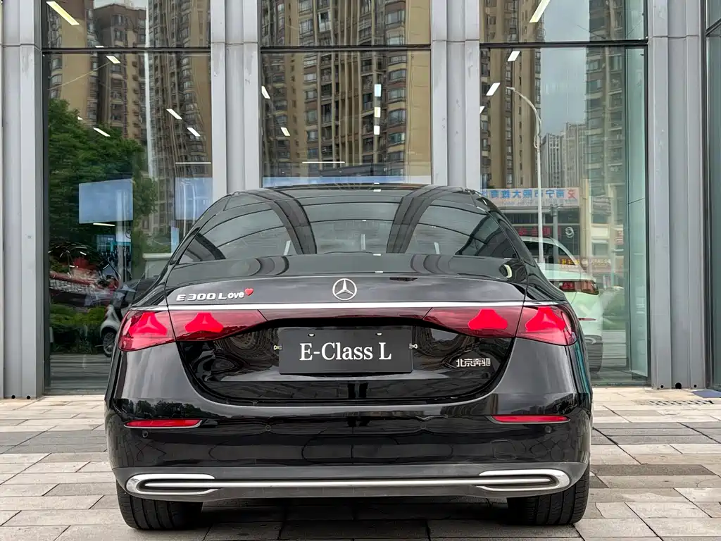 Mercedes-Benz E-Class 2025 — фото 11