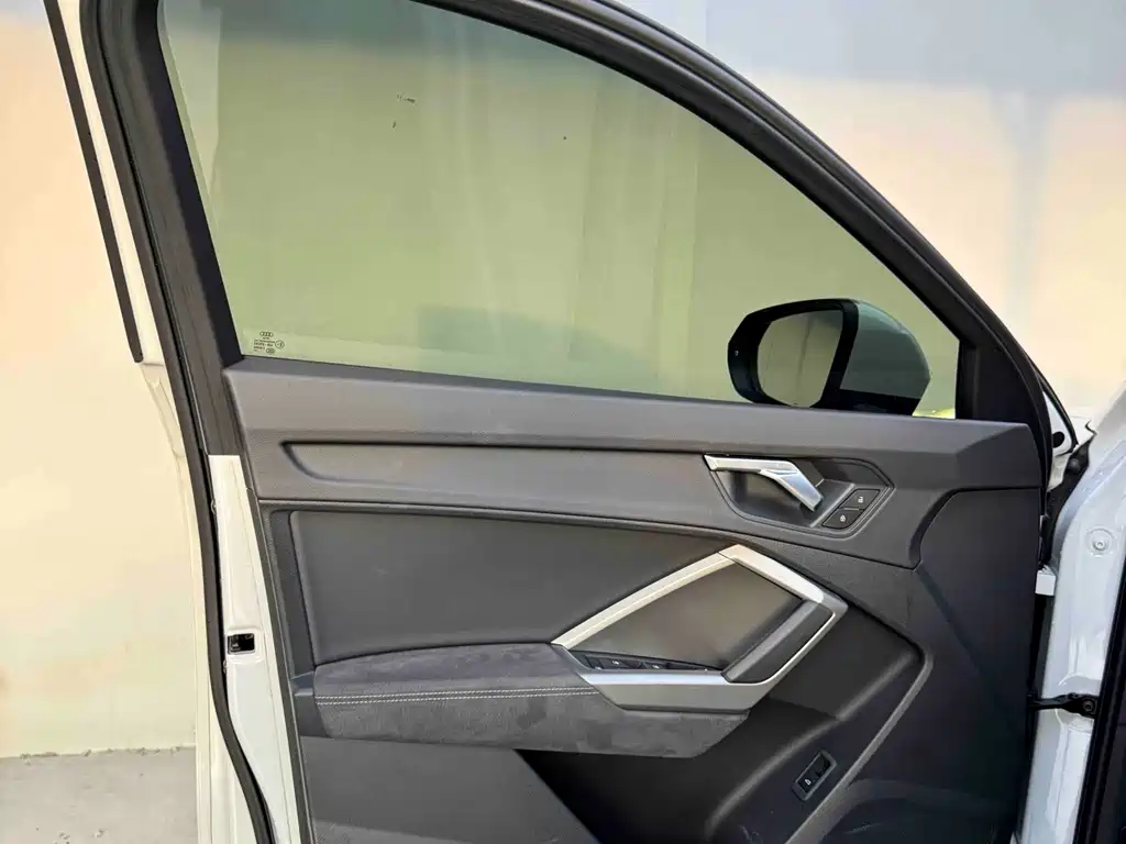Audi Q3 2023 — фото 33