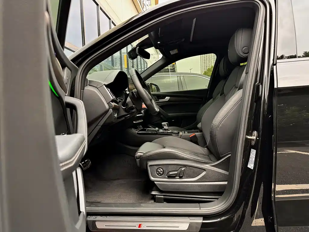 Audi Q5L 2023 — фото 10