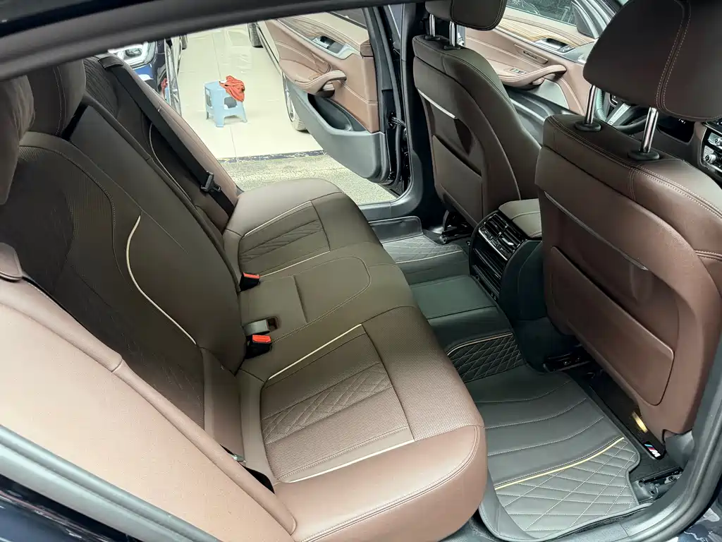 BMW 5 Series 2022 — фото 19