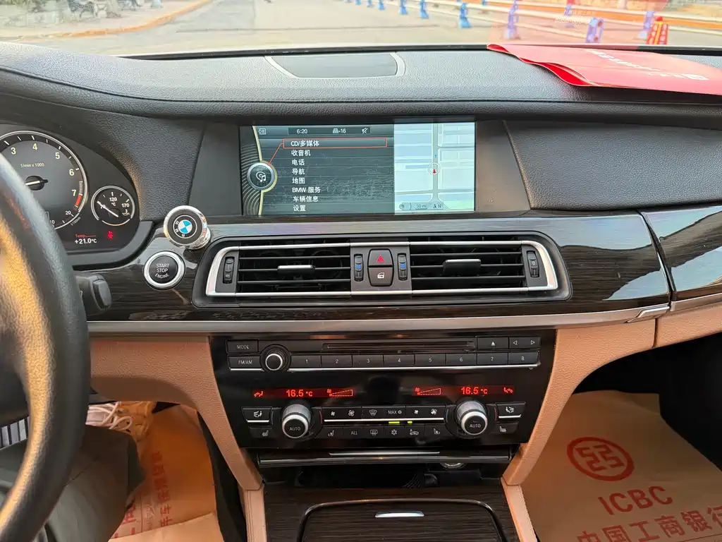 BMW 7 Series 2012 — фото 16