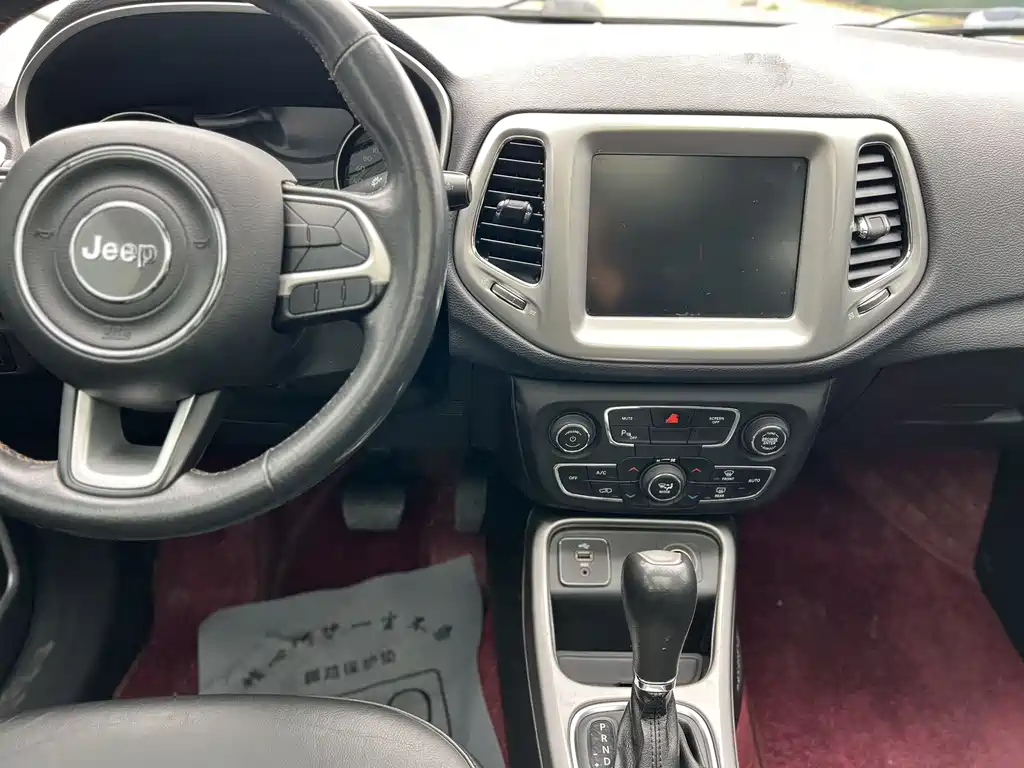 Jeep Compass 2018 — фото 11