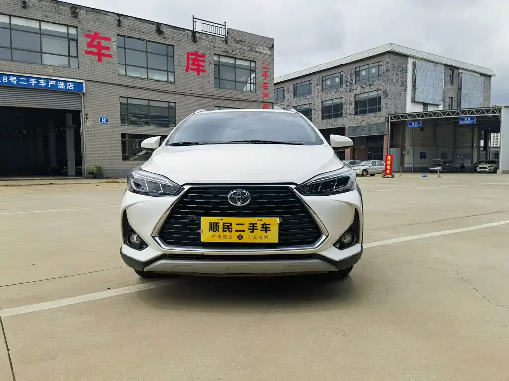 Toyota Yaris L 2021