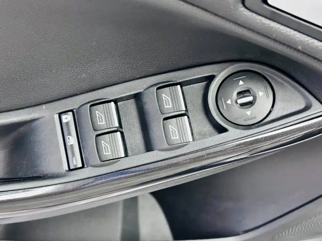 Ford Focus 2018 — фото 18