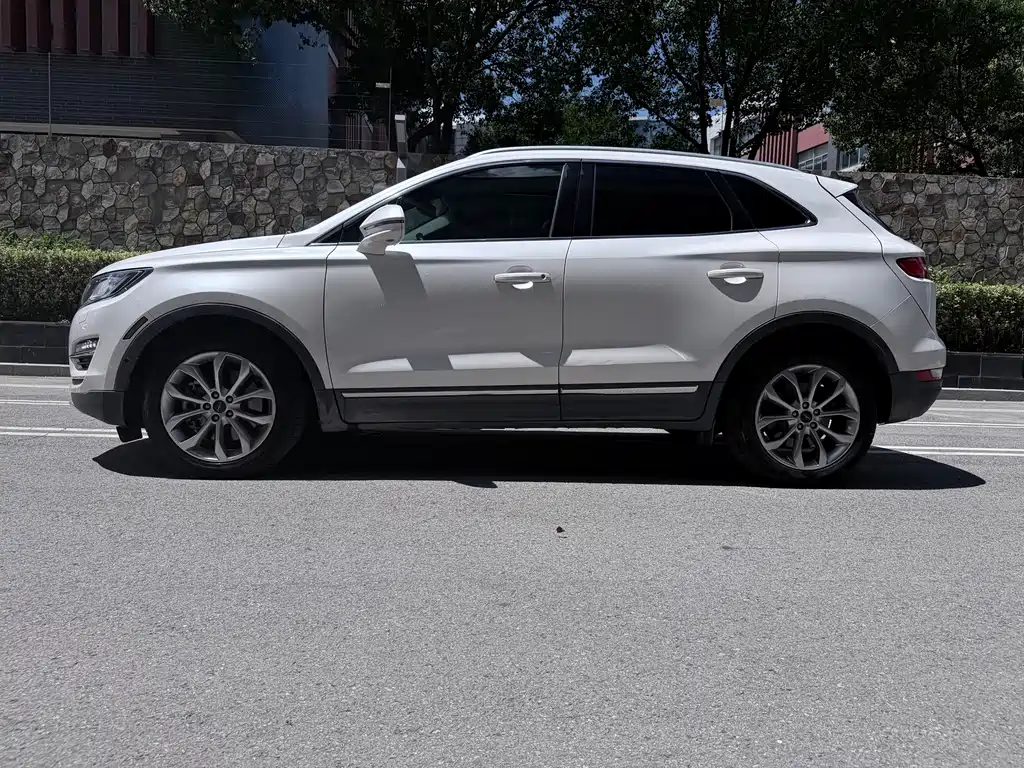 Lincoln MKC 2017 — фото 16