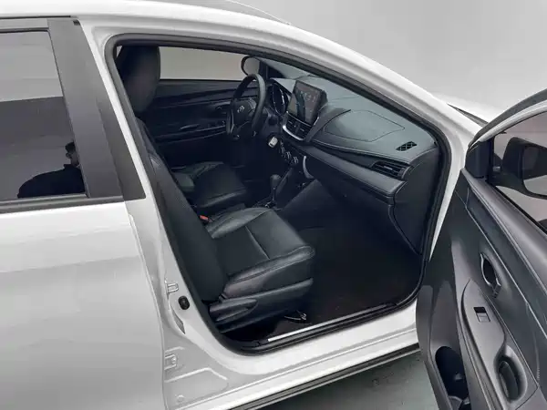 Toyota Yaris L 2022
