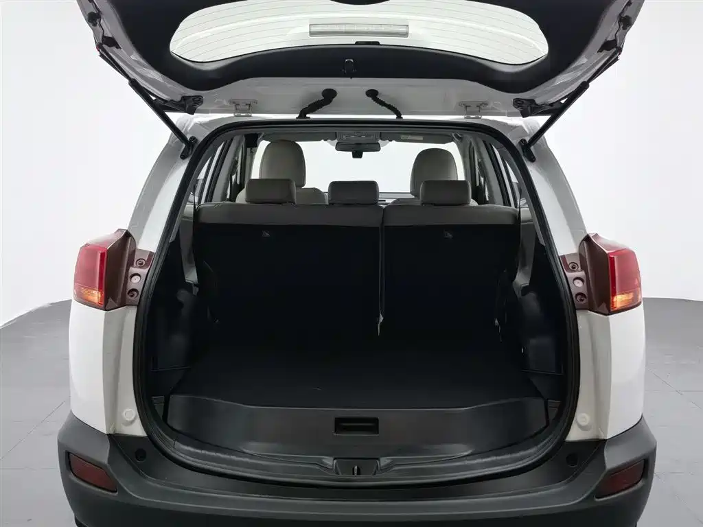 Toyota RAV4 2015 — фото 16