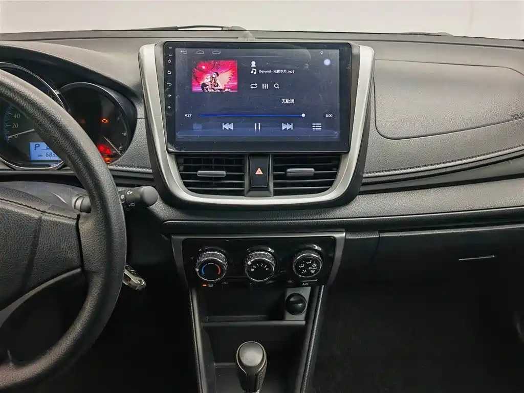 Toyota Yaris L 2018 — фото 12