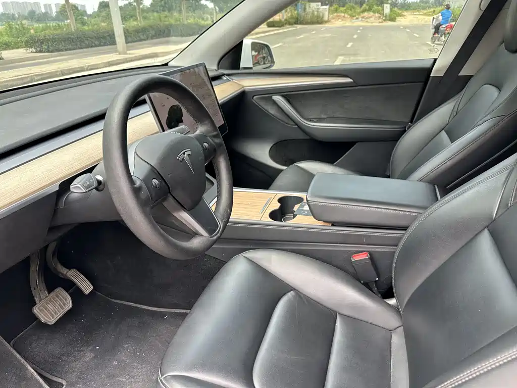 Tesla Model Y 2021