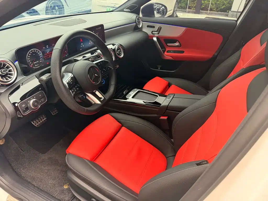 Mercedes-Benz A-Class AMG 2025 — фото 13