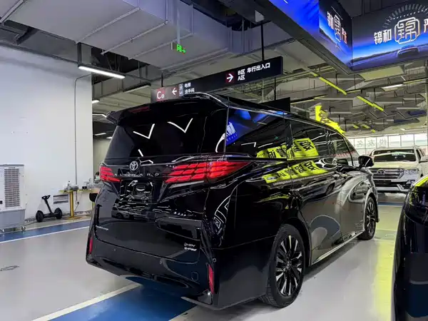 Toyota Alphard 2024