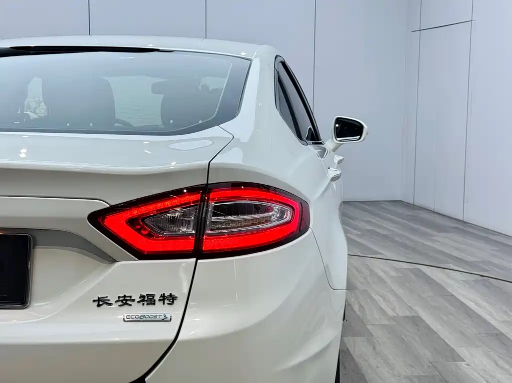 Ford Mondeo 2015 — фото 24