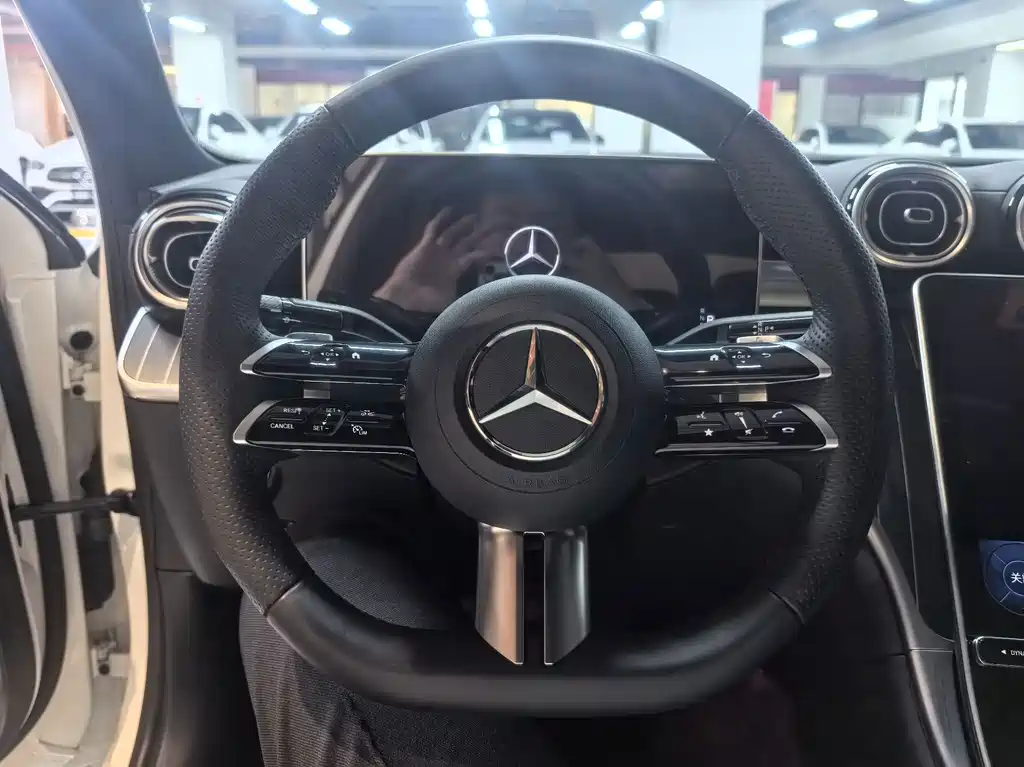 Mercedes-Benz C-Class 2024 — фото 6