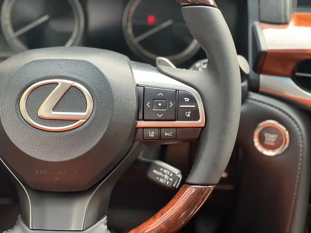 Lexus LX 2018 — фото 10