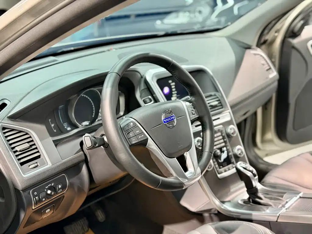 Volvo XC60 2015 — фото 10