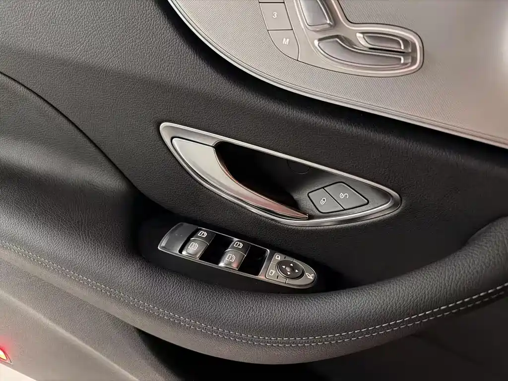 Mercedes-Benz E-Class 2019 — фото 11
