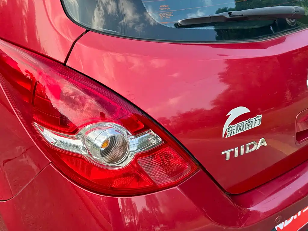 Nissan Tiida 2009 — фото 10