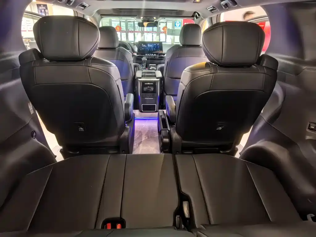 Toyota Sienna 2023 — фото 21