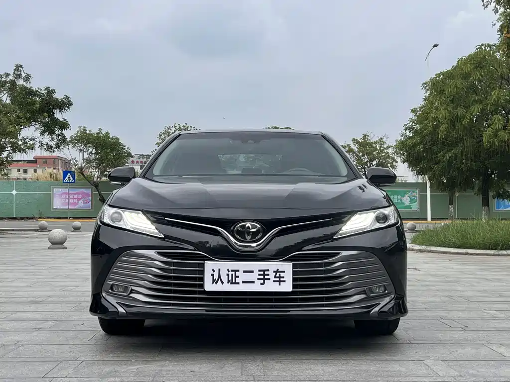 Toyota Camry 2018 — фото 2