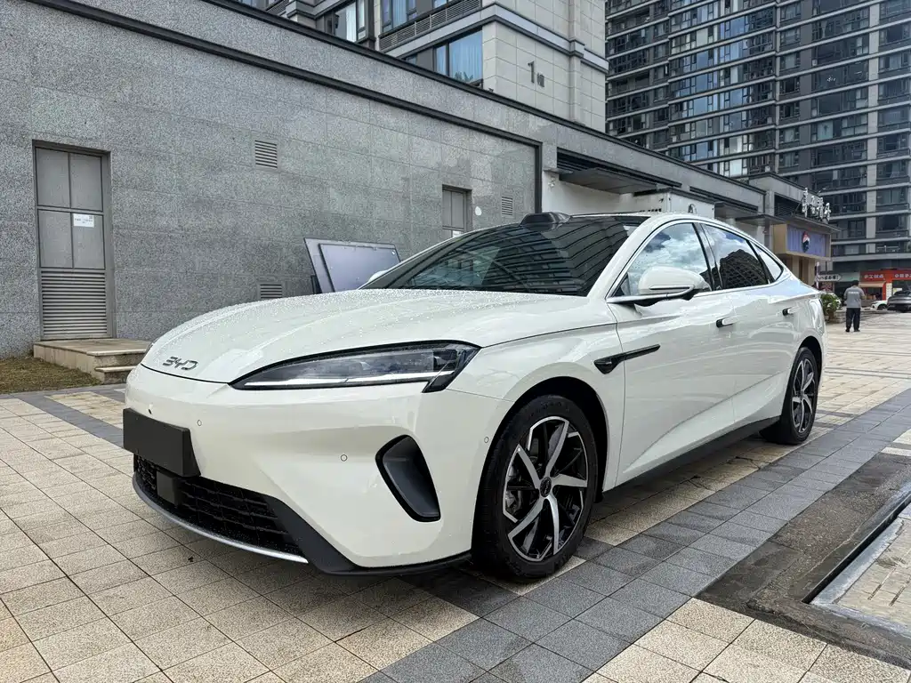 BYD Seal 07 DM-i 2025 — фото 1
