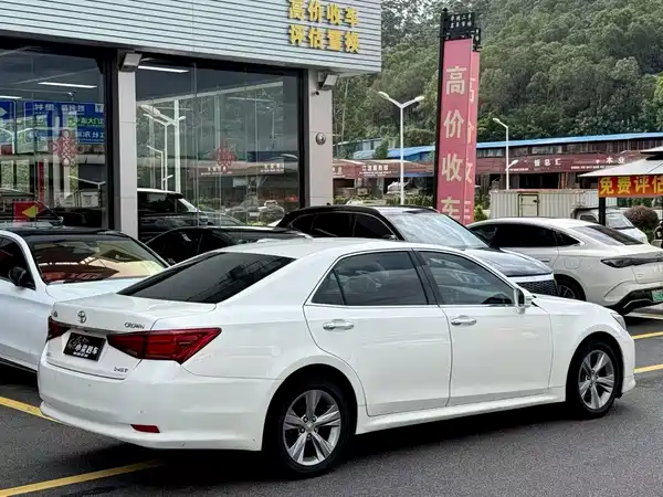 Toyota Crown 2016
