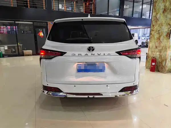 Toyota Granvia 2025