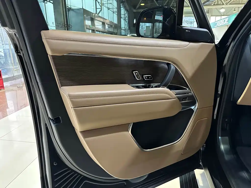 Land Rover Range Rover 2025 — фото 11