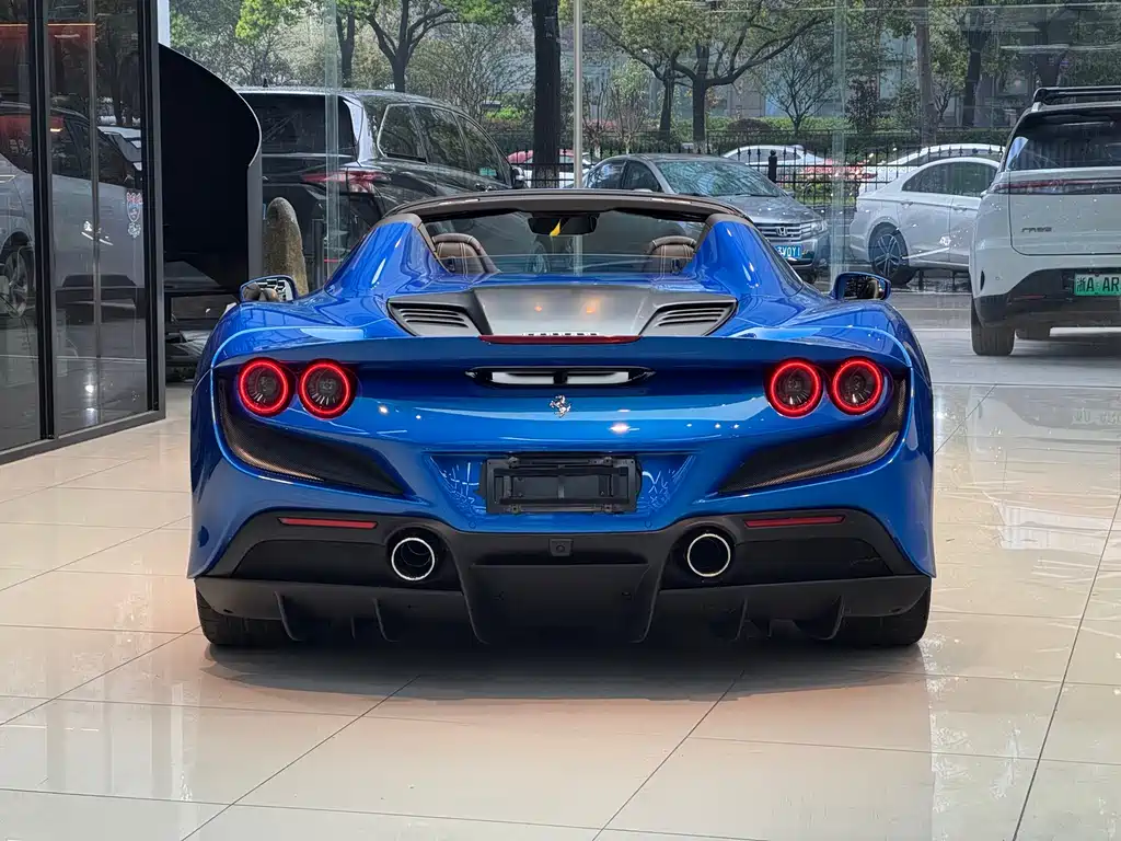 Ferrari F8 2021 — фото 8