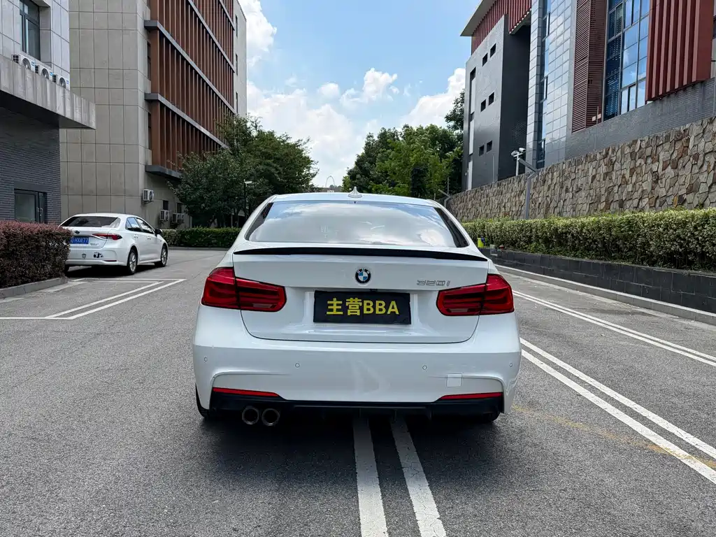BMW 3 Series 2019 — фото 15