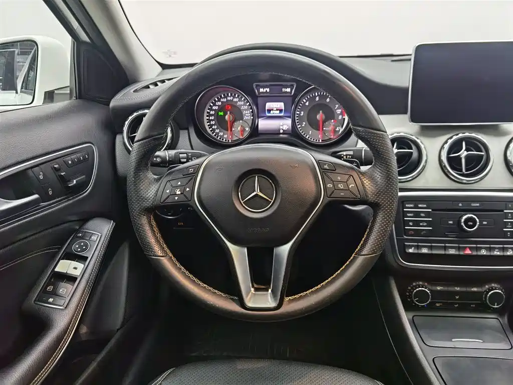 Mercedes-Benz GLA 2016 — фото 11
